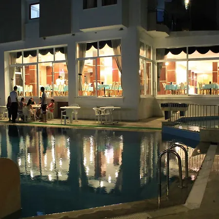 酒店 Nuova Hotel 3*
