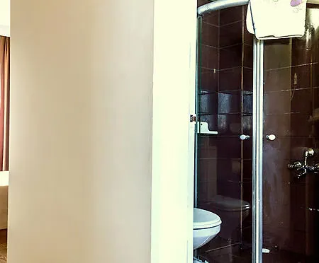 Nuova Hotel 3* 古泽尔坎里