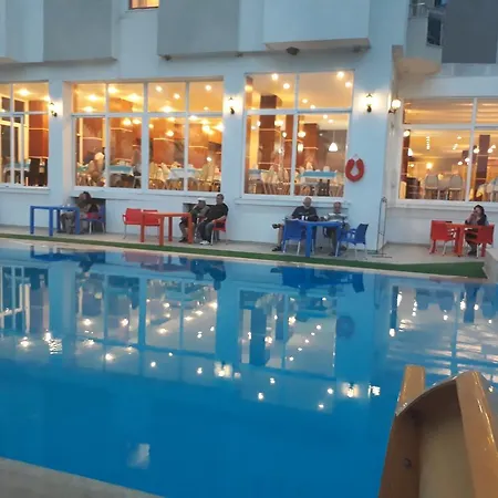 酒店 Nuova Hotel 3*